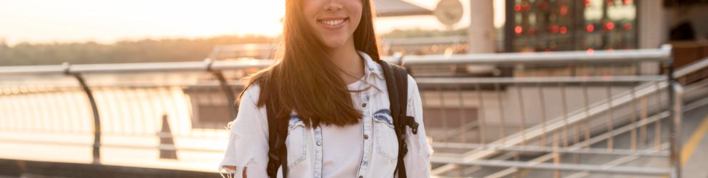 Ragazza che è partita da sola all'estero a 17 anni